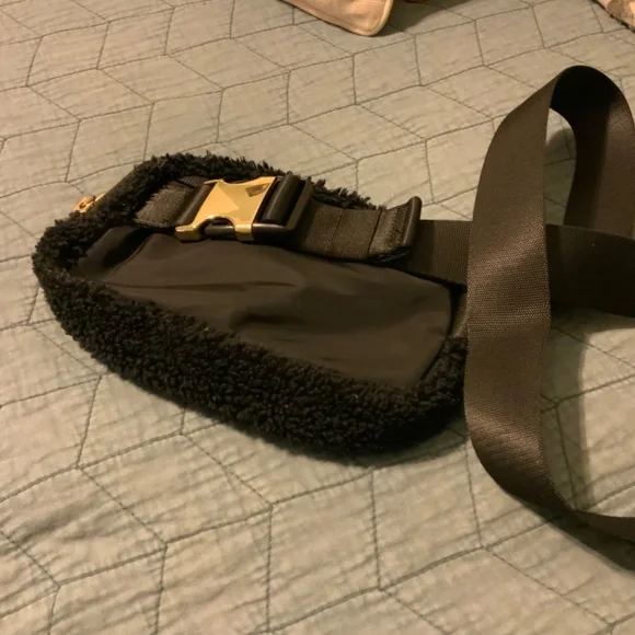 Lululemon - Picture 3 of 3